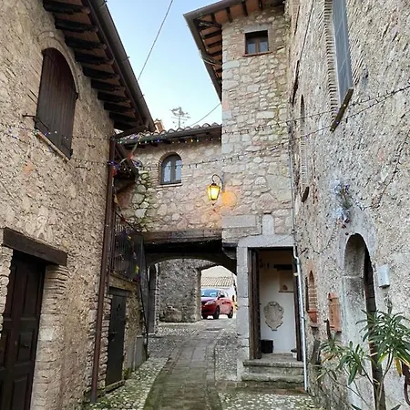 Il Borgo Di Firenzuola Con Camino אקוואספרטה