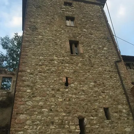 Il Borgo Di Firenzuola Con Camino